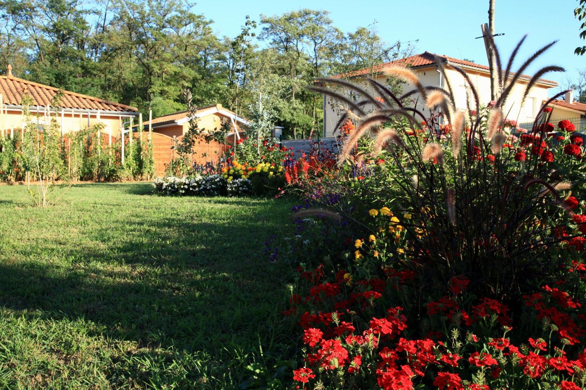 Maison Addama Neyron ภายนอก รูปภาพ